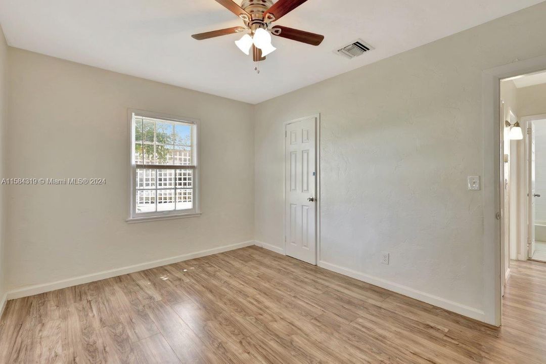 Recently Sold: $329,900 (3 beds, 2 baths, 858 Square Feet)