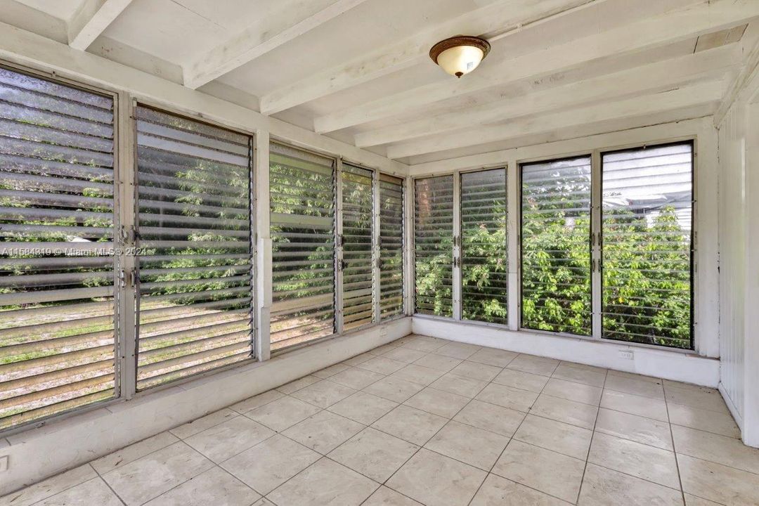 Recently Sold: $329,900 (3 beds, 2 baths, 858 Square Feet)