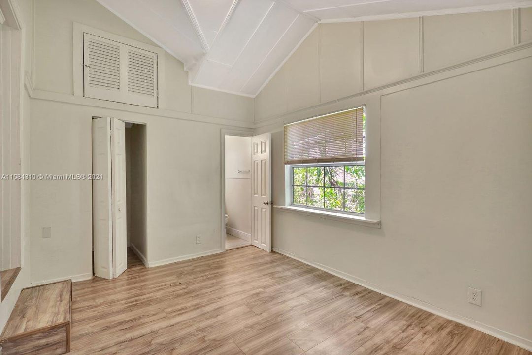 Recently Sold: $329,900 (3 beds, 2 baths, 858 Square Feet)