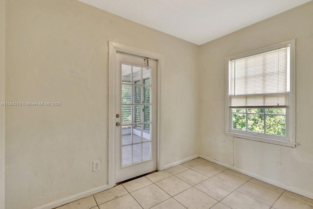 Recently Sold: $329,900 (3 beds, 2 baths, 858 Square Feet)