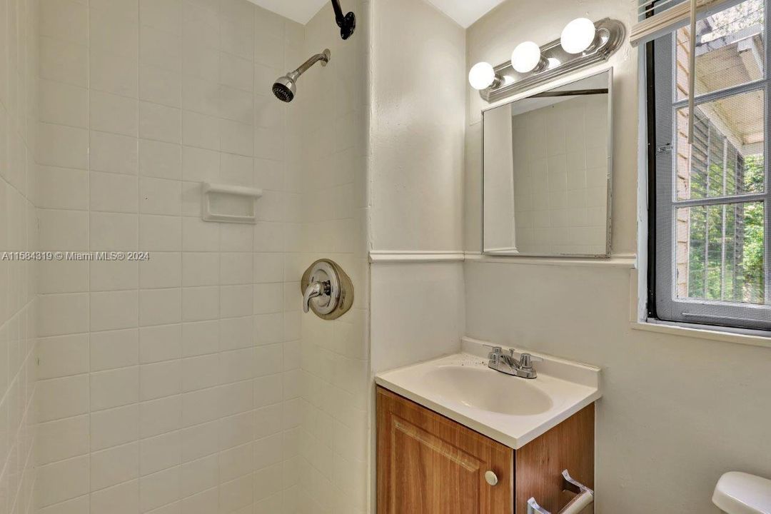 Recently Sold: $329,900 (3 beds, 2 baths, 858 Square Feet)