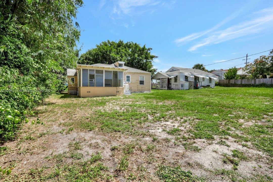 Recently Sold: $329,900 (3 beds, 2 baths, 858 Square Feet)