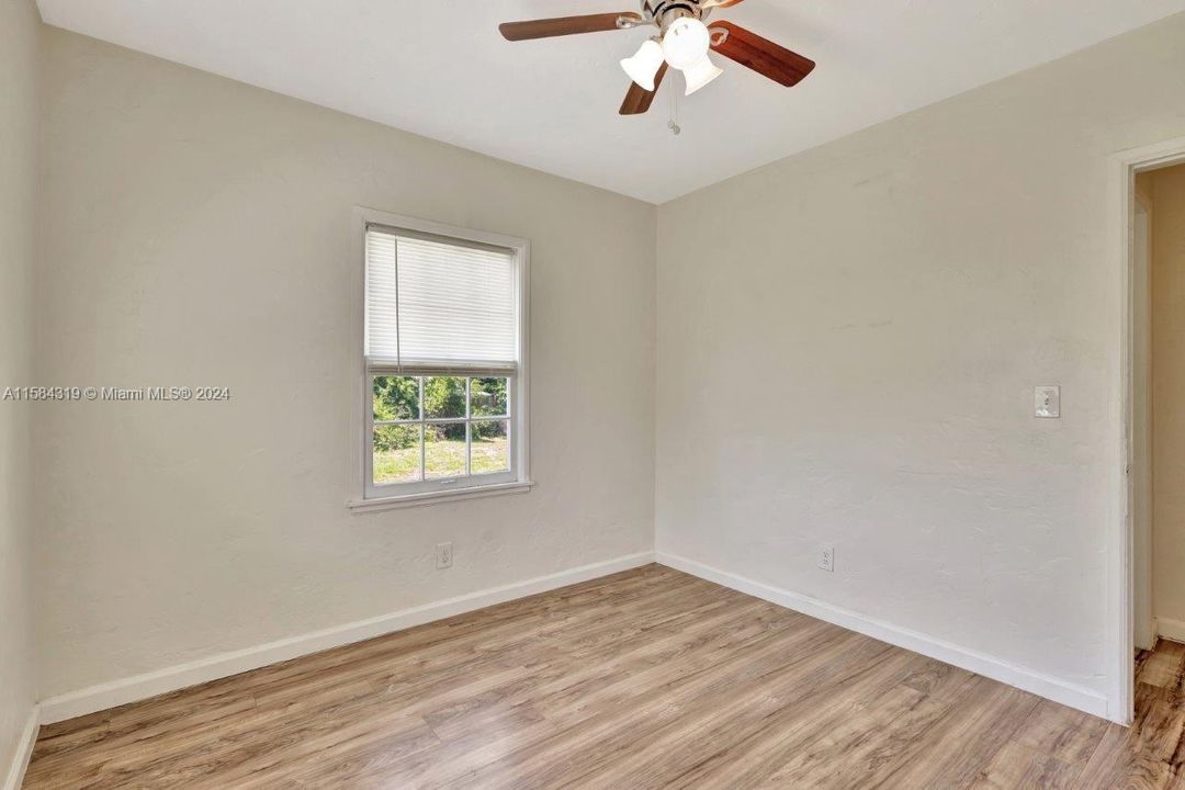 Recently Sold: $329,900 (3 beds, 2 baths, 858 Square Feet)