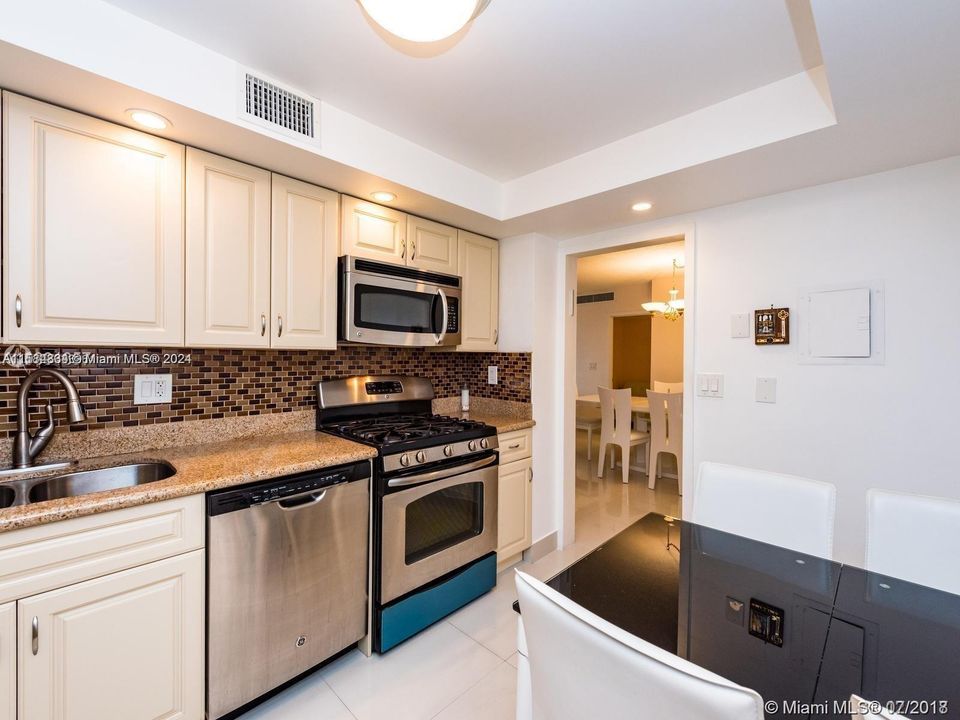 For Rent: $3,499 (2 beds, 2 baths, 1248 Square Feet)