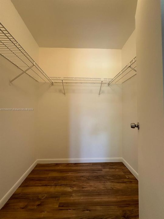 Active With Contract: $249,500 (2 beds, 2 baths, 927 Square Feet)