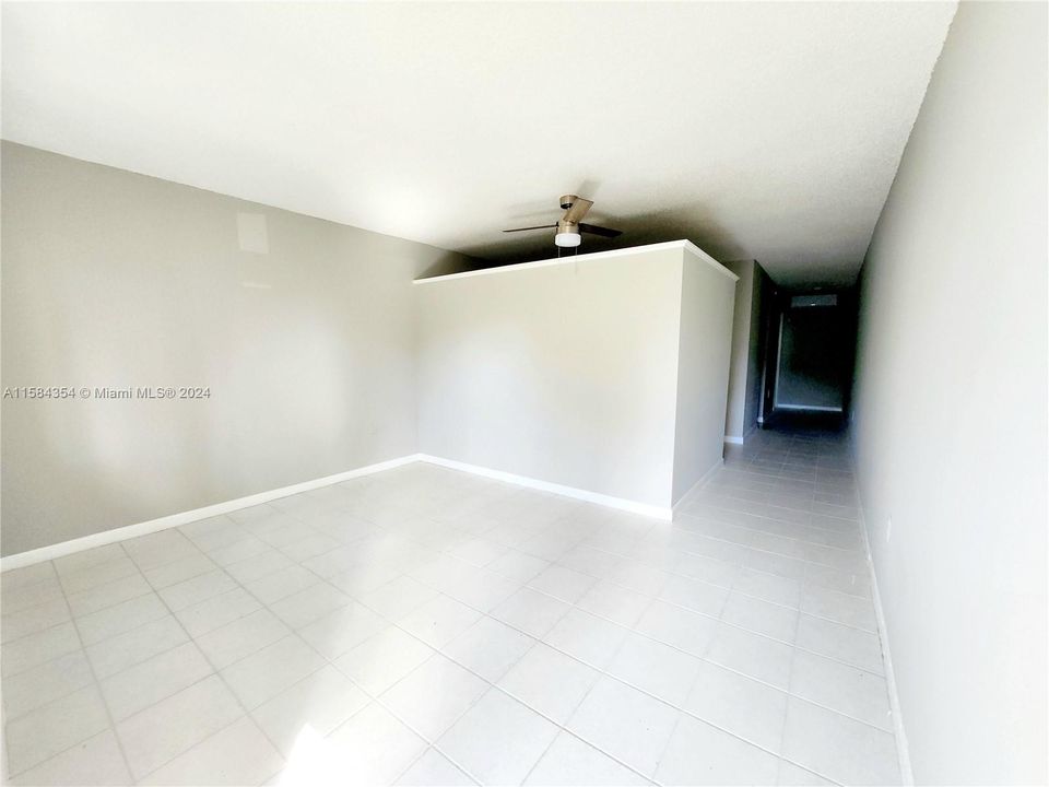 Active With Contract: $1,800 (1 beds, 1 baths, 870 Square Feet)