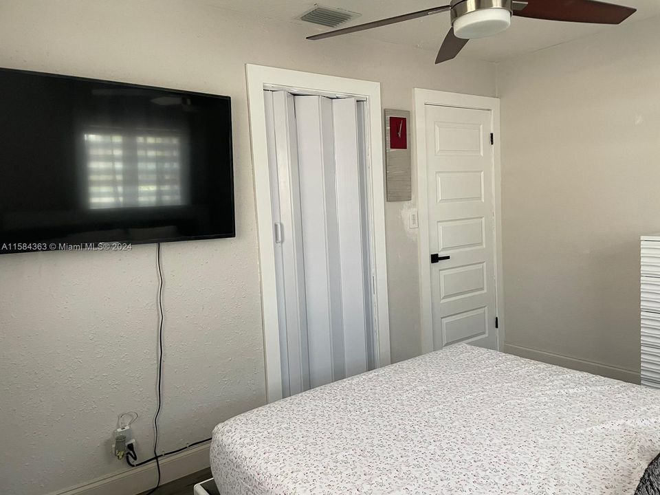 For Rent: $3,000 (3 beds, 2 baths, 960 Square Feet)