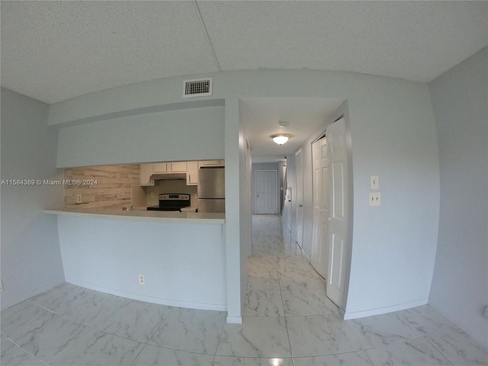 For Sale: $265,000 (2 beds, 2 baths, 1190 Square Feet)