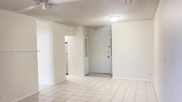Active With Contract: $1,645 (1 beds, 1 baths, 647 Square Feet)
