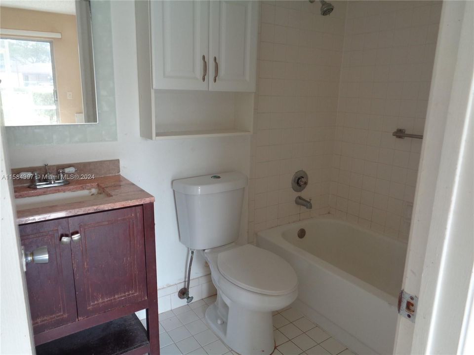 For Sale: $160,500 (1 beds, 1 baths, 811 Square Feet)