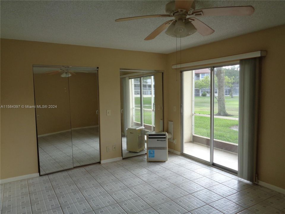 For Sale: $117,000 (1 beds, 1 baths, 811 Square Feet)