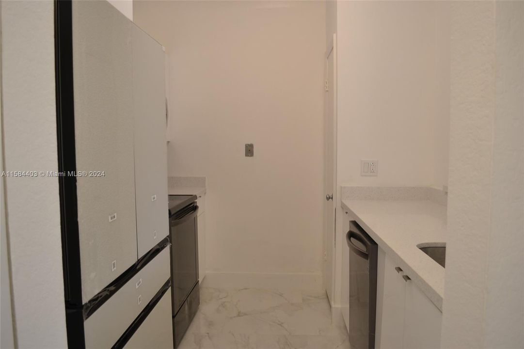 For Rent: $2,290 (2 beds, 2 baths, 981 Square Feet)