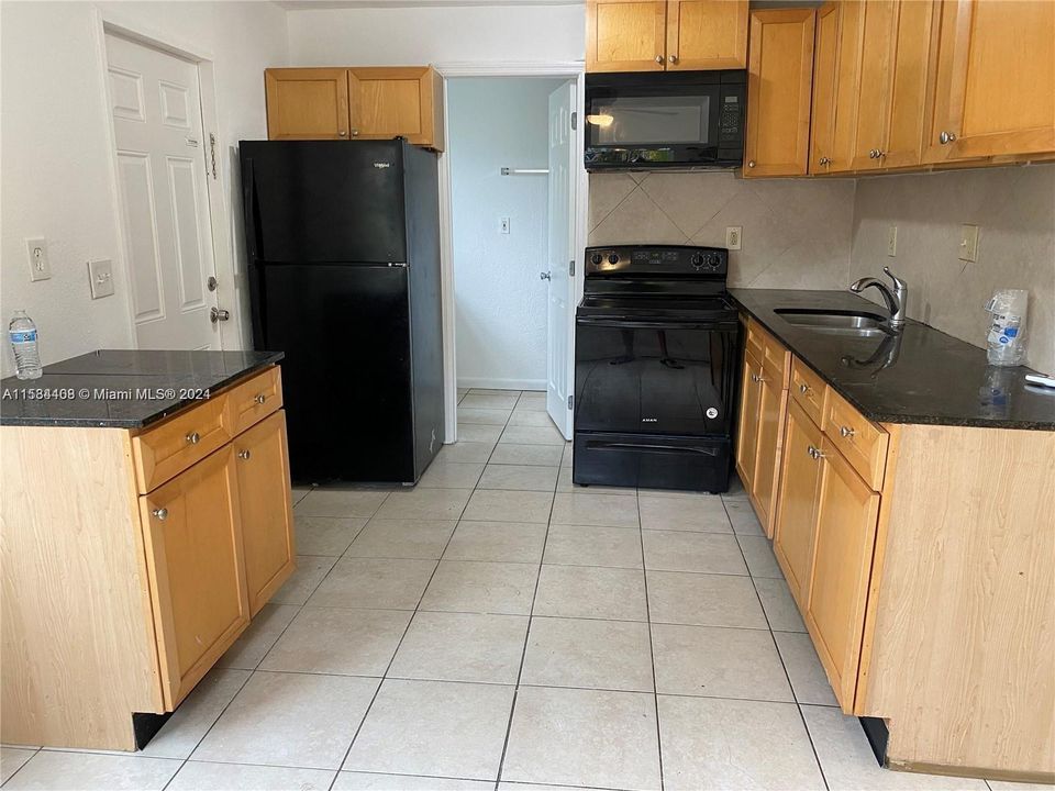 For Rent: $3,450 (3 beds, 2 baths, 1432 Square Feet)