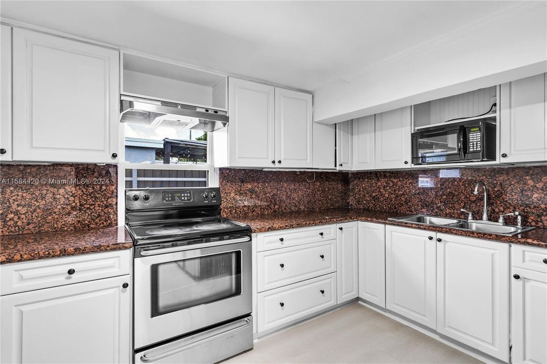Active With Contract: $599,000 (4 beds, 2 baths, 905 Square Feet)