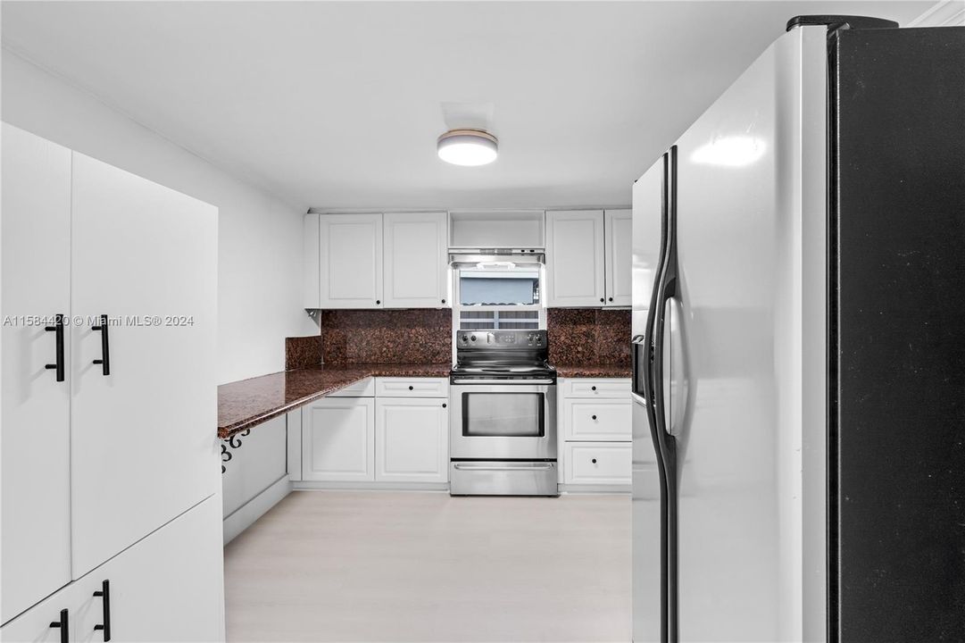 Active With Contract: $599,000 (4 beds, 2 baths, 905 Square Feet)