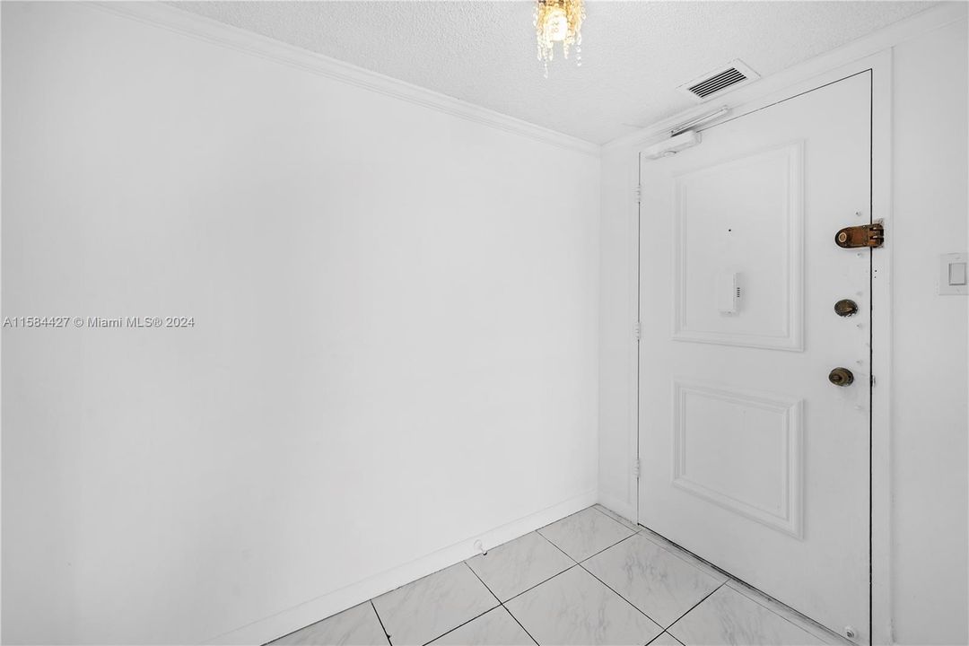 For Rent: $2,700 (2 beds, 2 baths, 1565 Square Feet)