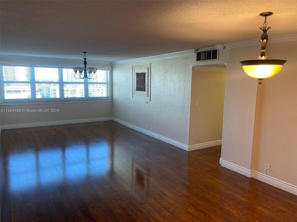 For Rent: $2,750 (2 beds, 2 baths, 1250 Square Feet)