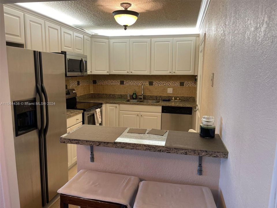 For Rent: $2,750 (2 beds, 2 baths, 1250 Square Feet)