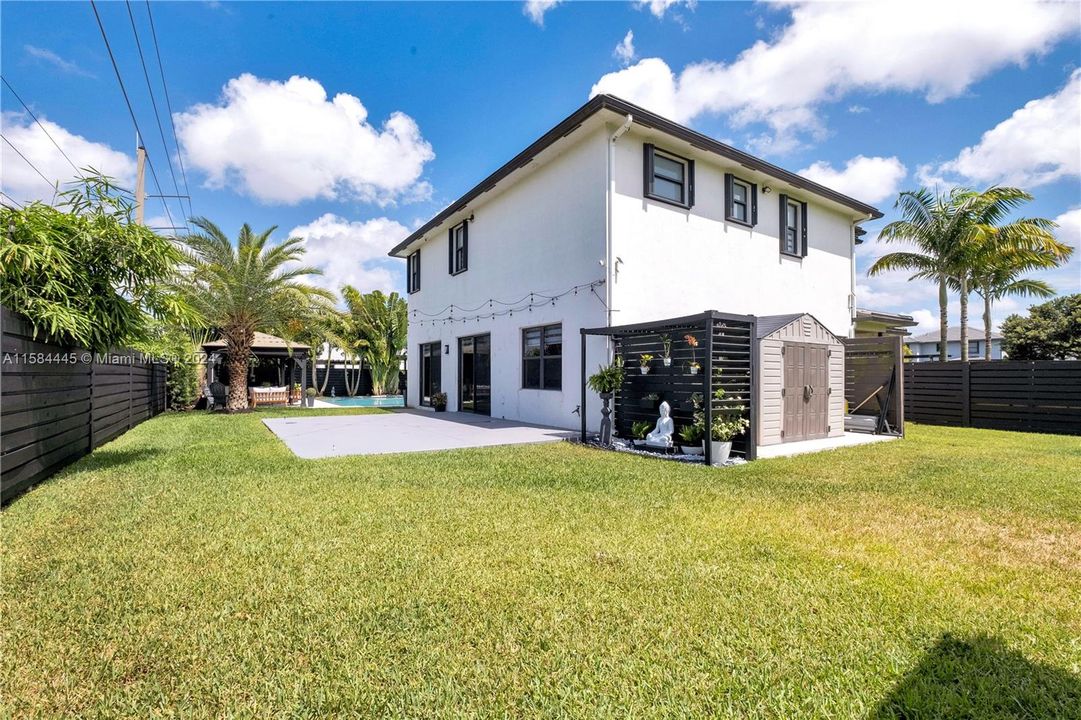 Recently Sold: $1,275,000 (5 beds, 4 baths, 3355 Square Feet)