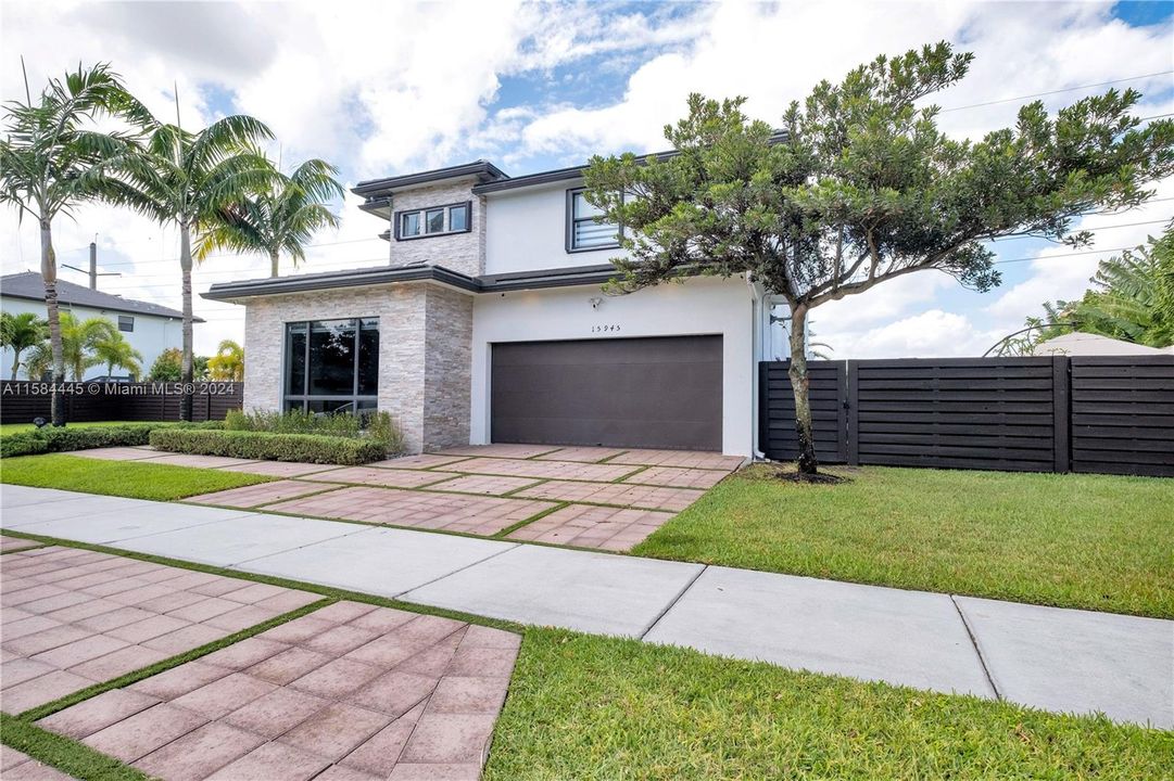 Recently Sold: $1,275,000 (5 beds, 4 baths, 3355 Square Feet)
