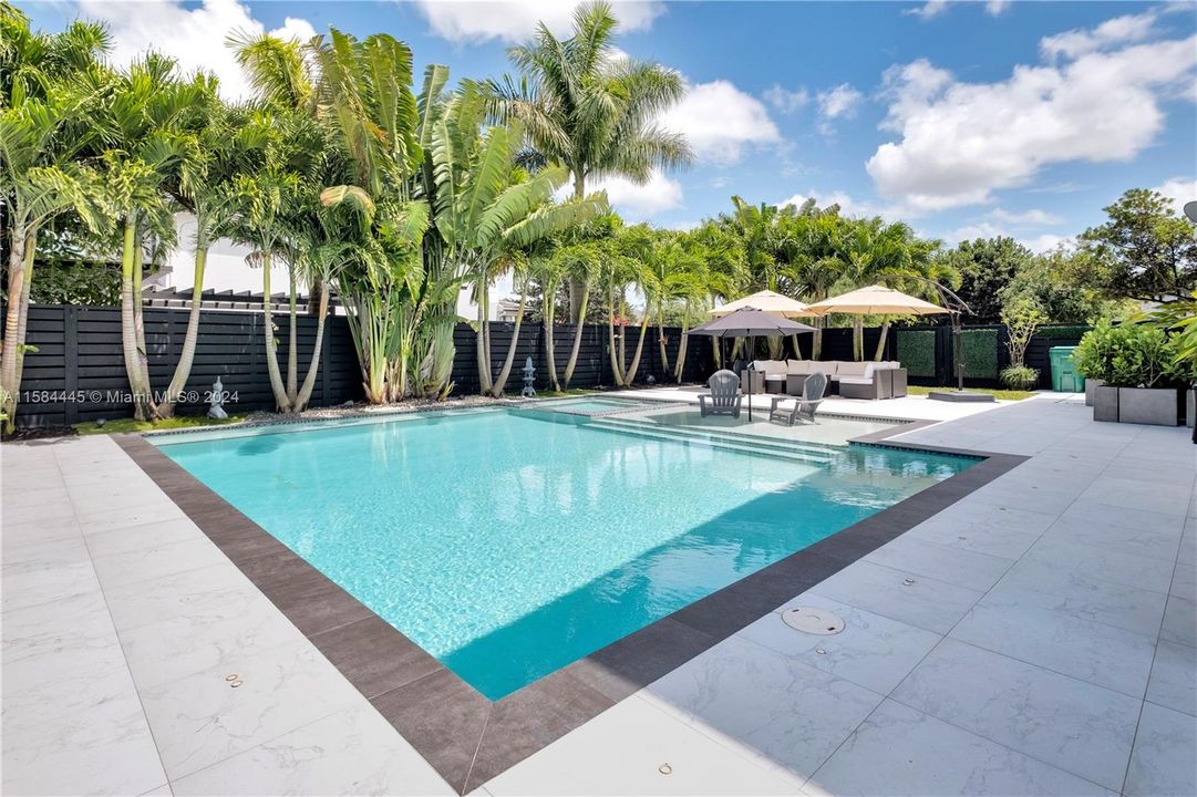 Recently Sold: $1,275,000 (5 beds, 4 baths, 3355 Square Feet)