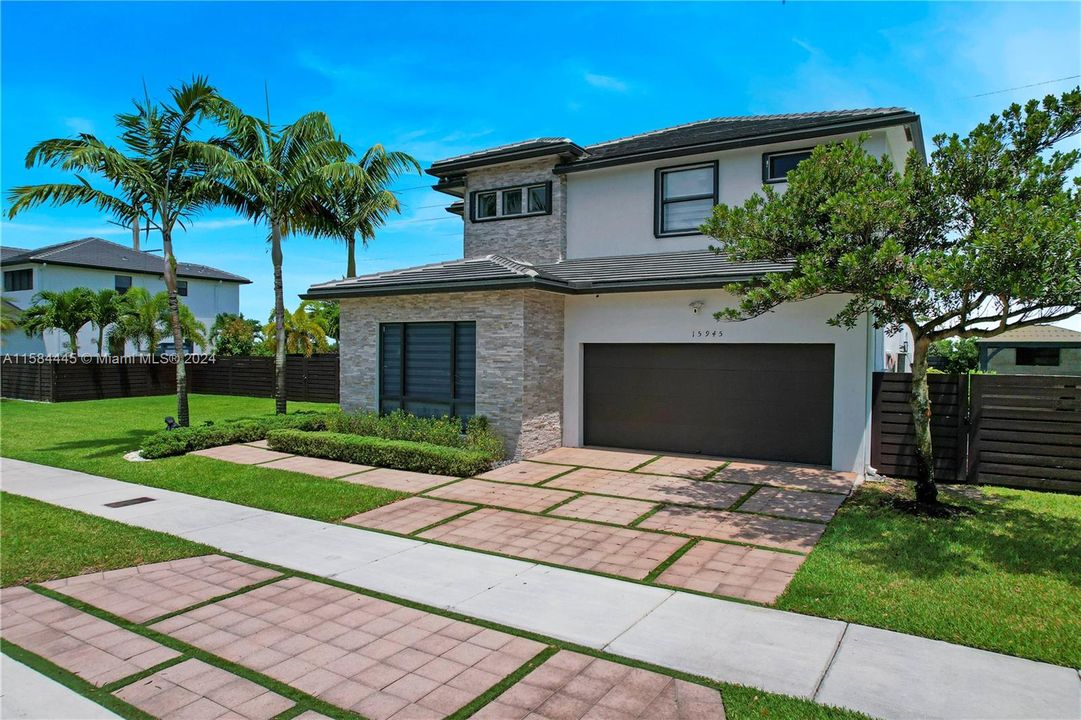 Recently Sold: $1,275,000 (5 beds, 4 baths, 3355 Square Feet)