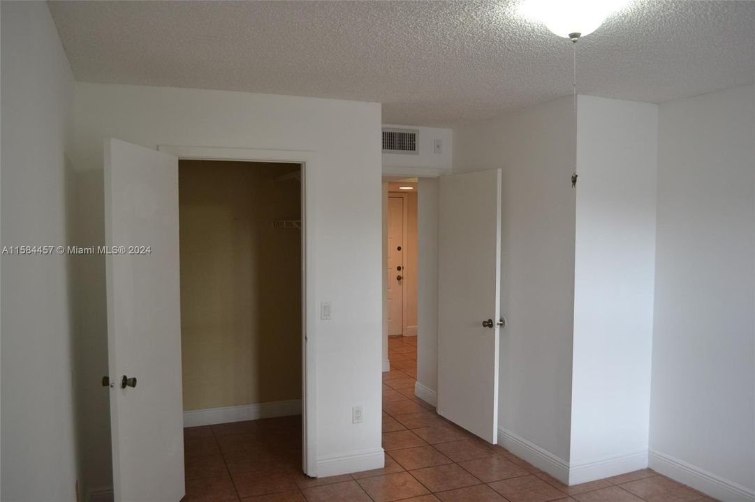 For Rent: $2,290 (2 beds, 2 baths, 980 Square Feet)