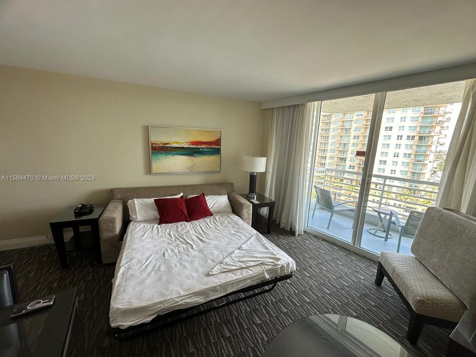 For Sale: $250,000 (1 beds, 1 baths, 585 Square Feet)