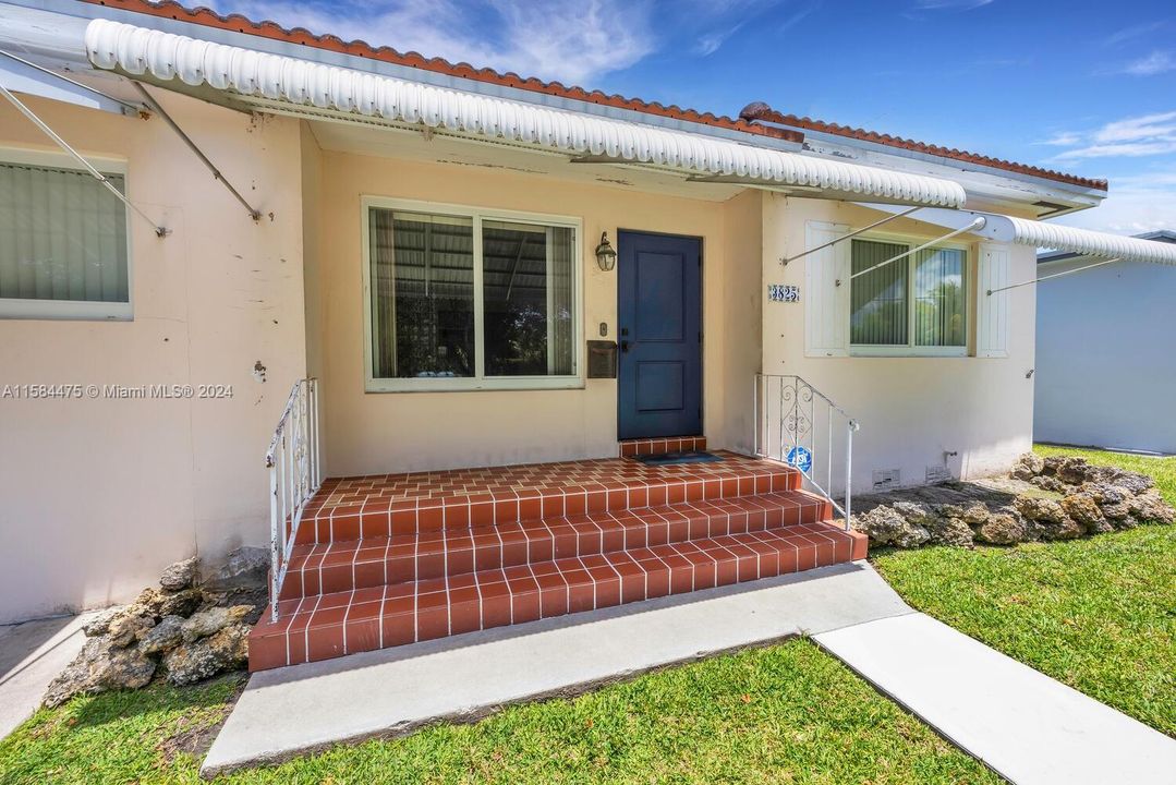 Recently Sold: $659,000 (3 beds, 2 baths, 1614 Square Feet)