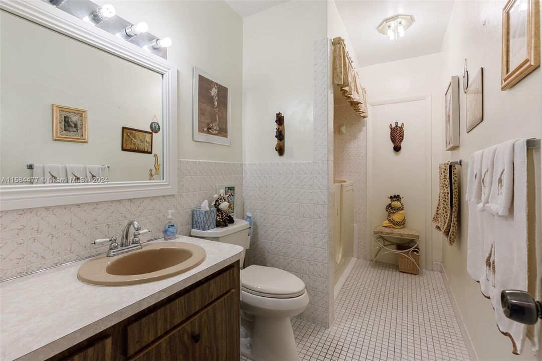 待售: $650,000 (3 贝兹, 2 浴室, 2060 平方英尺)