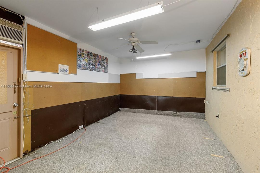 Activo con contrato: $650,000 (3 camas, 2 baños, 2060 Pies cuadrados)