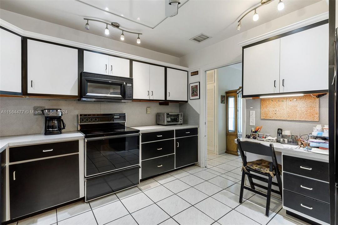 Active With Contract: $650,000 (3 beds, 2 baths, 2060 Square Feet)