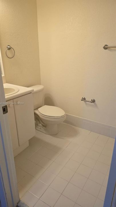 Active With Contract: $2,245 (2 beds, 2 baths, 1205 Square Feet)