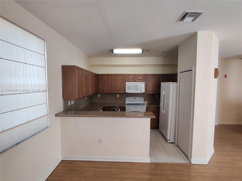 For Rent: $2,245 (2 beds, 2 baths, 1205 Square Feet)
