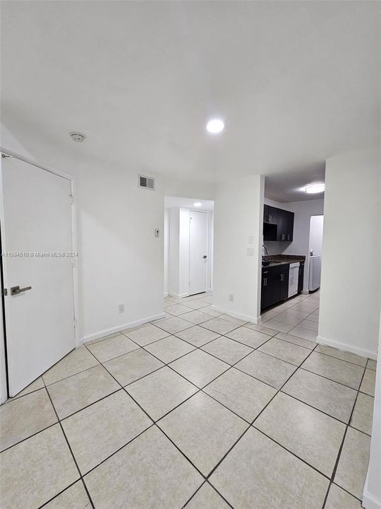 For Rent: $2,100 (2 beds, 2 baths, 900 Square Feet)