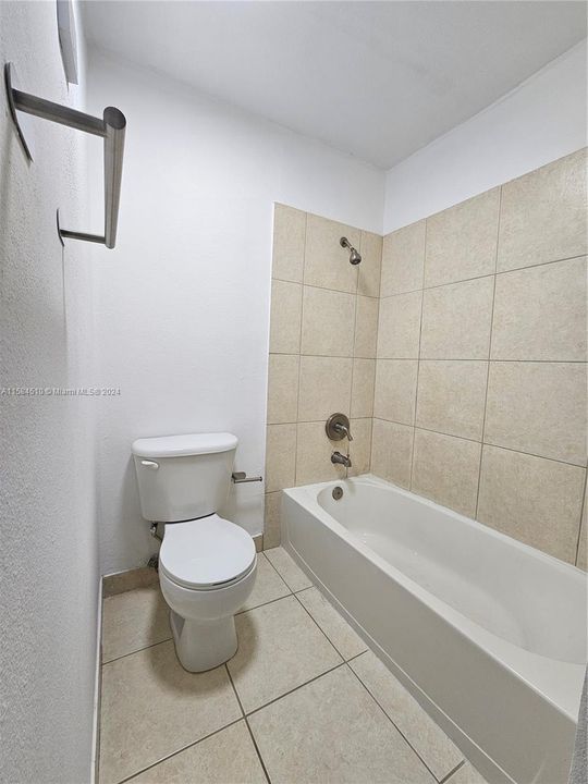 Active With Contract: $2,100 (2 beds, 2 baths, 900 Square Feet)