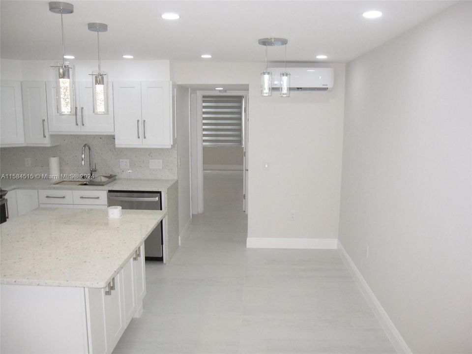 For Rent: $1,750 (1 beds, 1 baths, 682 Square Feet)
