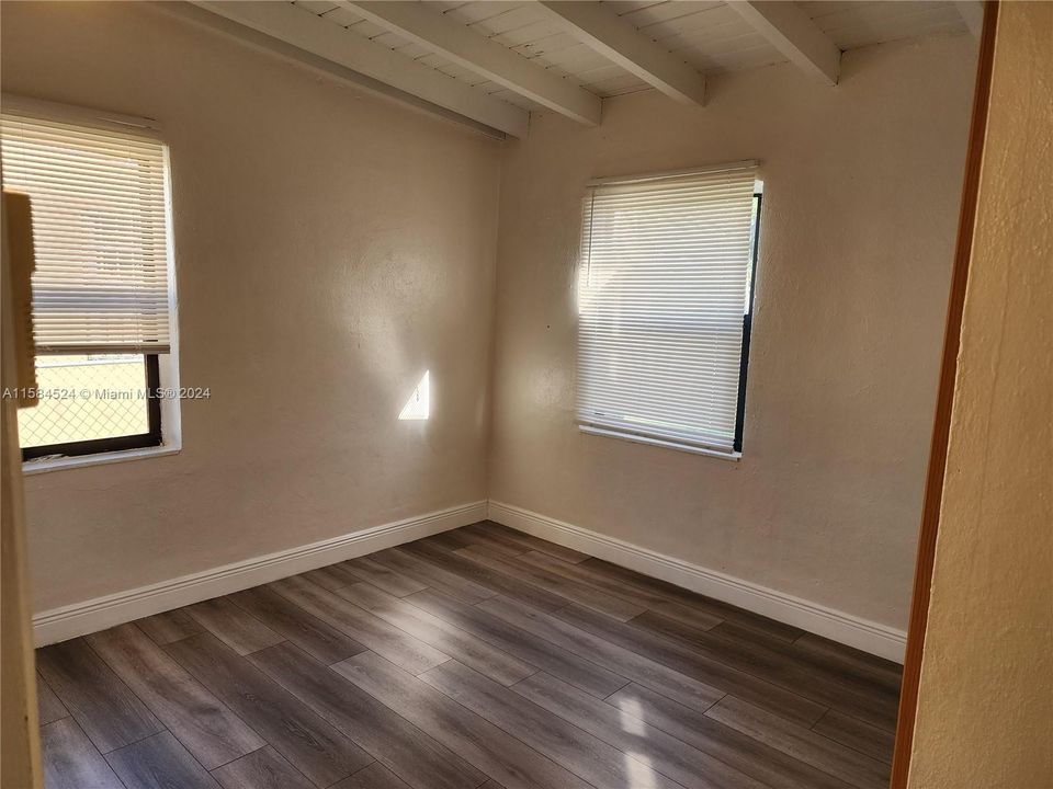 For Rent: $2,200 (2 beds, 1 baths, 754 Square Feet)