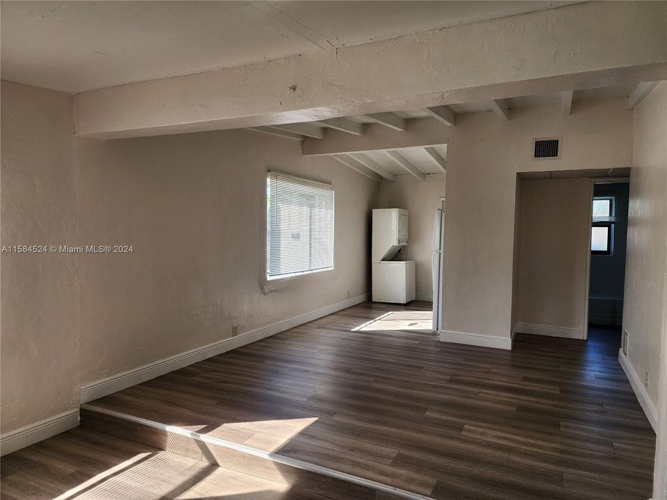 For Rent: $2,200 (2 beds, 1 baths, 754 Square Feet)