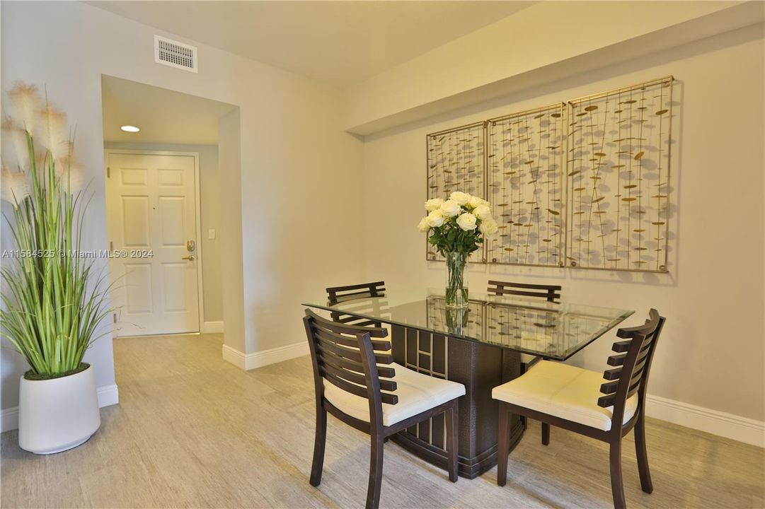 For Rent: $3,768 (1 beds, 1 baths, 777 Square Feet)