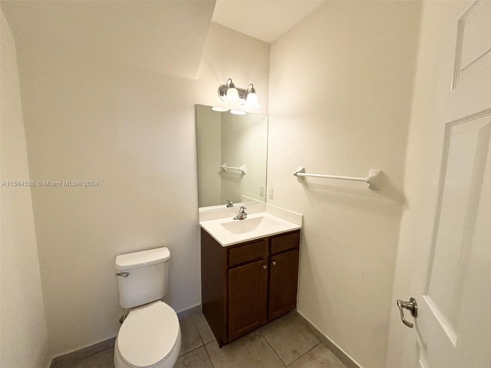 最近租的: $3,100 (3 贝兹, 2 浴室, 1280 平方英尺)