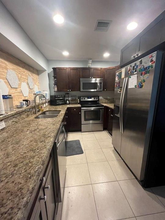For Rent: $1,999 (2 beds, 1 baths, 1610 Square Feet)
