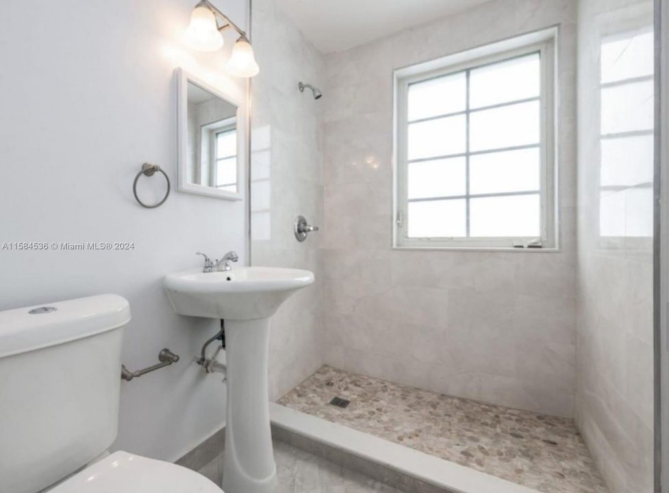 For Rent: $2,198 (1 beds, 1 baths, 8068 Square Feet)