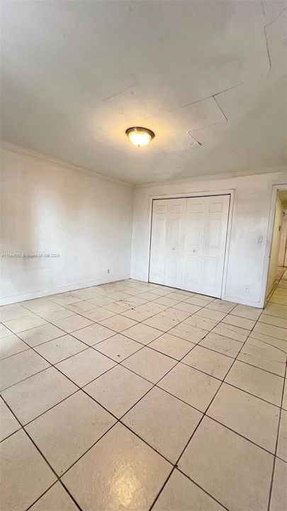 Active With Contract: $230,000 (2 beds, 1 baths, 827 Square Feet)