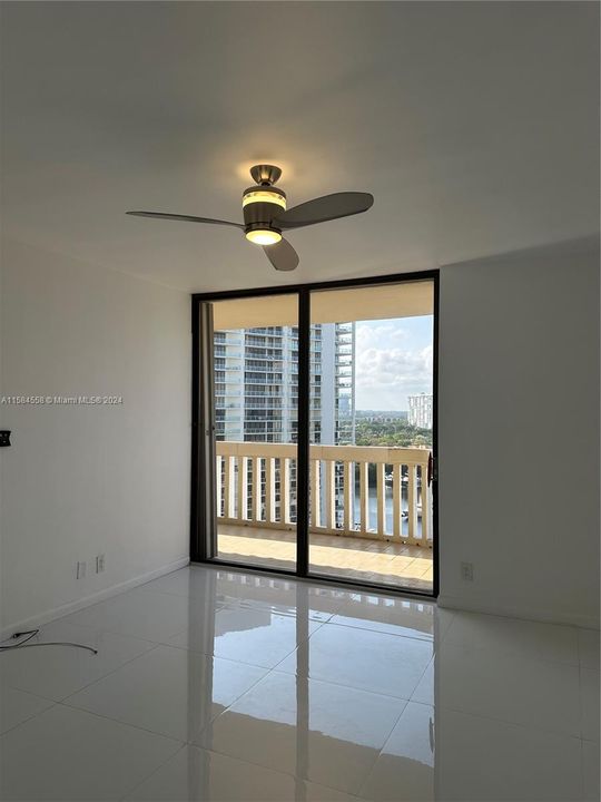 Active With Contract: $2,500 (1 beds, 1 baths, 1077 Square Feet)
