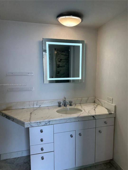 Active With Contract: $2,500 (1 beds, 1 baths, 1077 Square Feet)