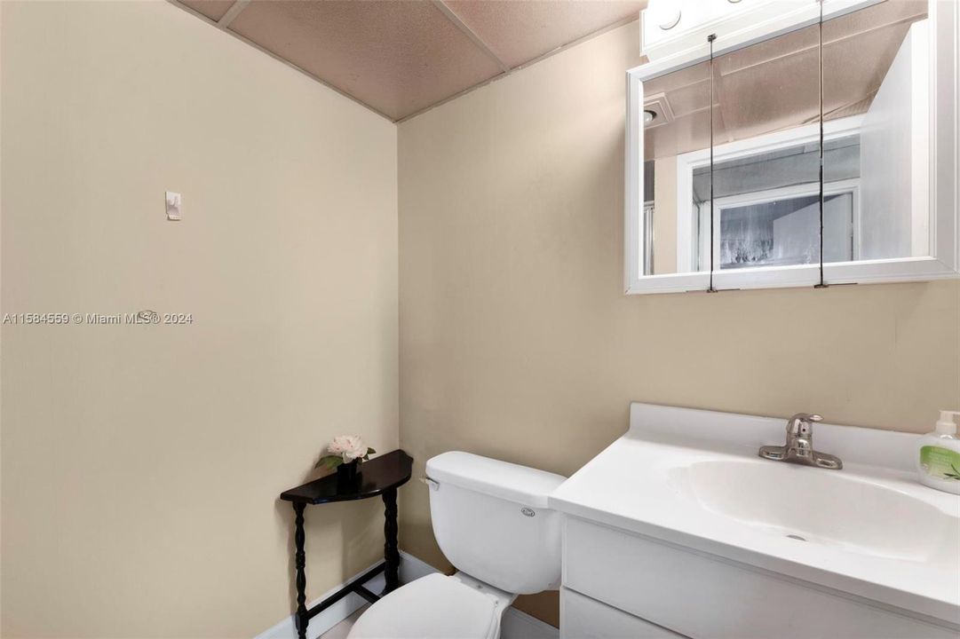 出租: $1,750 (2 贝兹, 2 浴室, 880 平方英尺)
