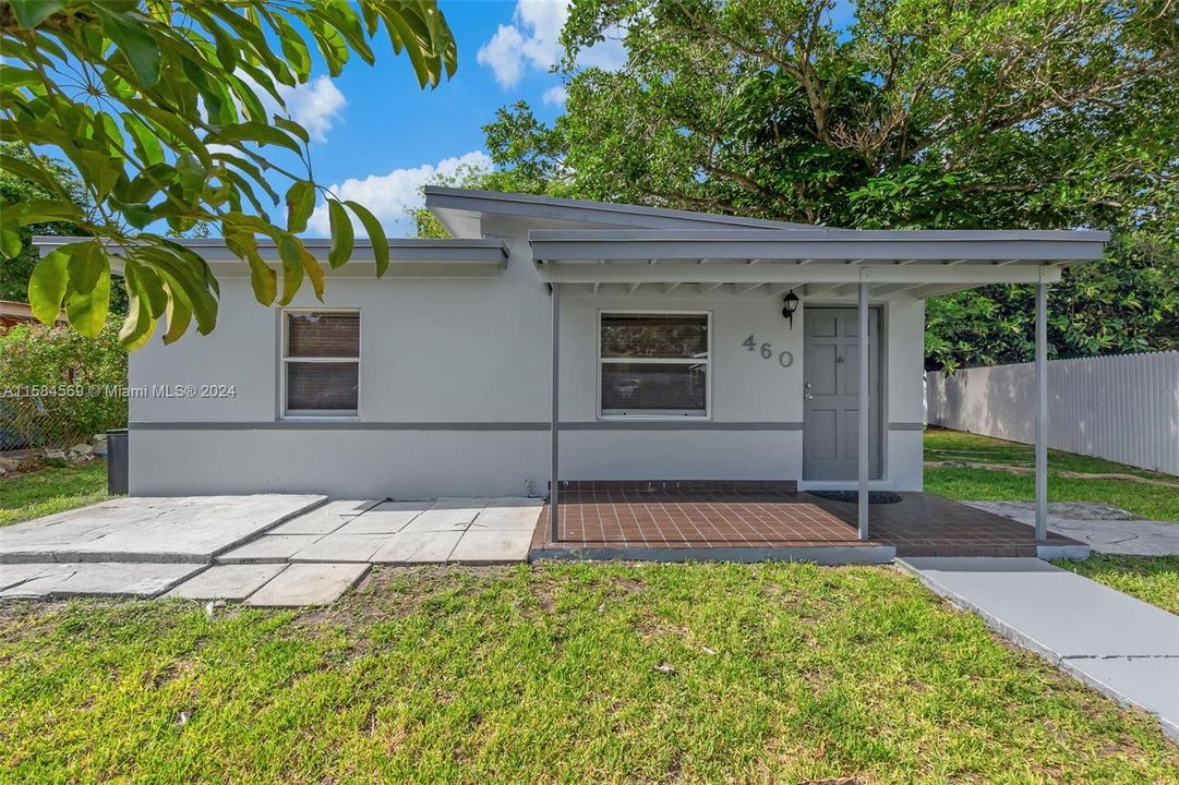 Active With Contract: $399,900 (2 beds, 1 baths, 750 Square Feet)