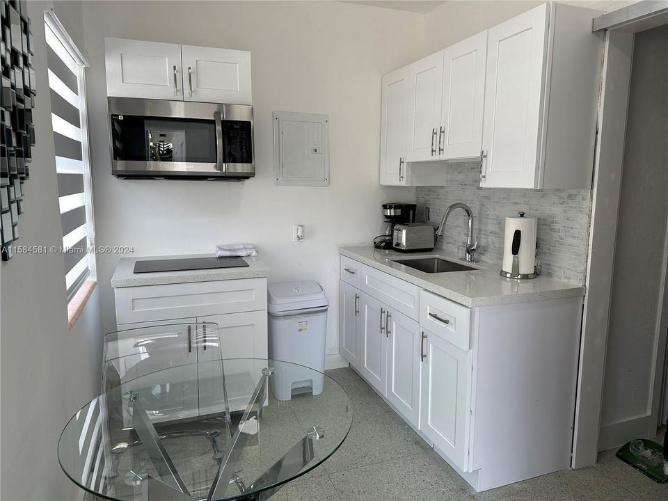 For Rent: $2,500 (1 beds, 1 baths, 4161 Square Feet)