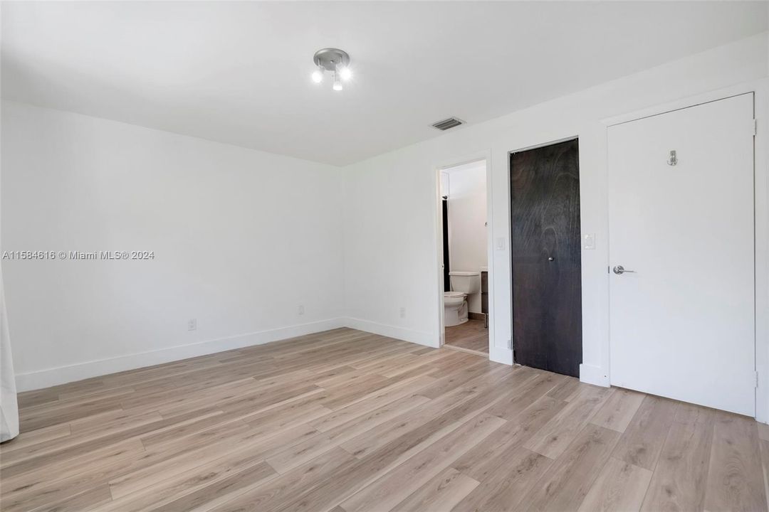 For Rent: $2,995 (2 beds, 2 baths, 1200 Square Feet)